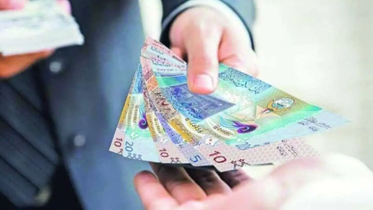 تحركات سعر الدينار الكويتي مقابل الجنيه المصري في تعاملات الأحد 15 مارس